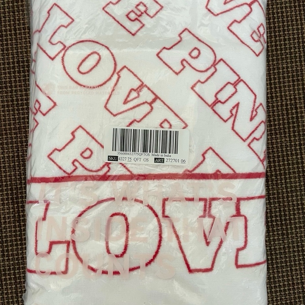 Victoria's Secret Love PINK White & Pink Logo Cotton Bath Beach Towels - 2 Pack - Picture 5 of 5